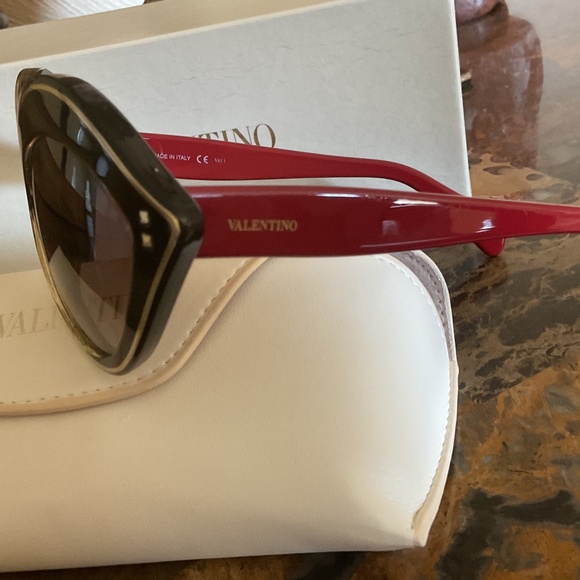 VALENTINO CAT EYE RED/BLACK WOMAN SUNGLASSES WITH CASE - Picture 3 of 16